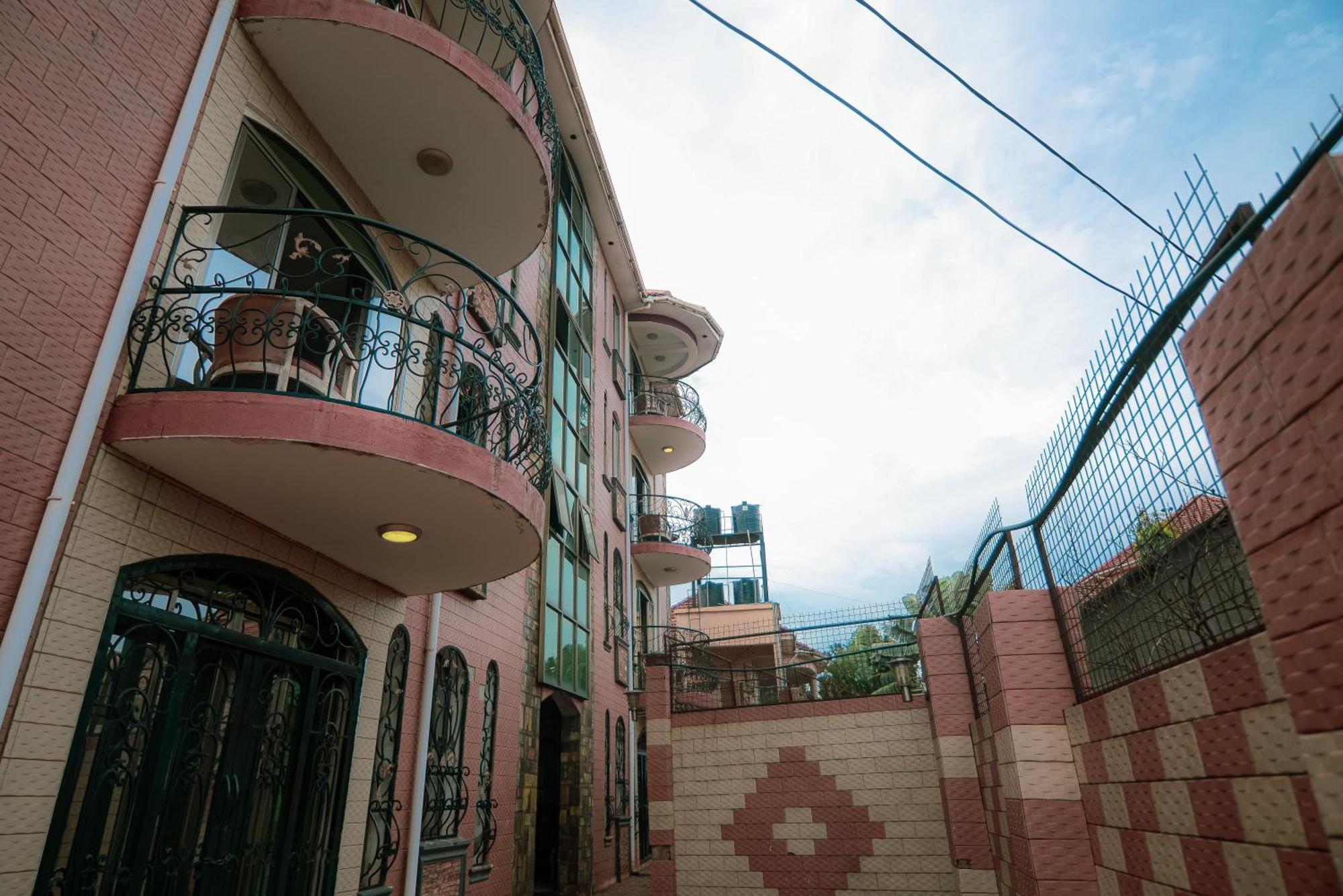 Evelyn Apartments Kyambogo  Exterior photo